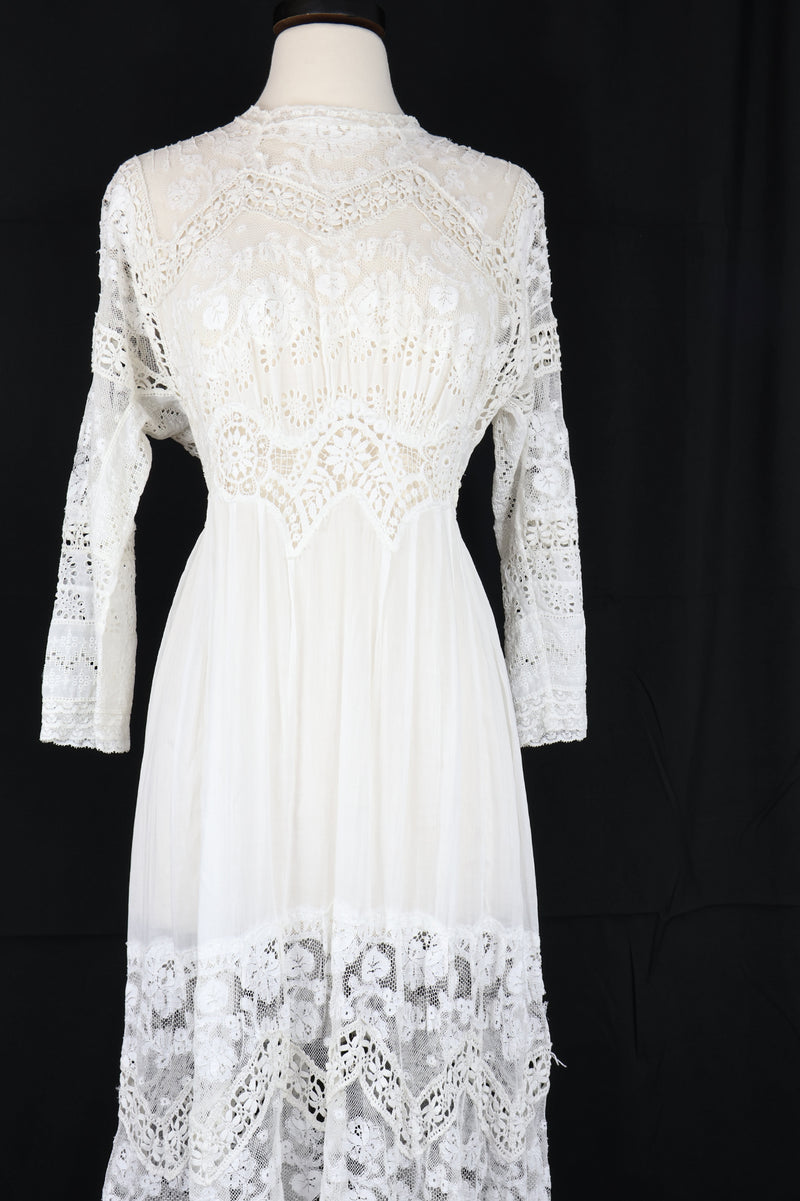 Vintage 1910s White Lace Dress - 32 inch waist Vintage 1910s White Lace Dress - 32 inch waist