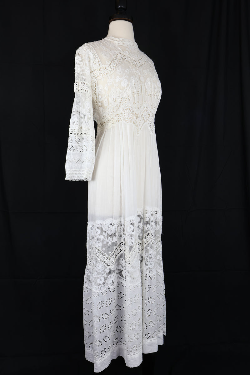 Vintage 1910s White Lace Dress - 32 inch waist Vintage 1910s White Lace Dress - 32 inch waist