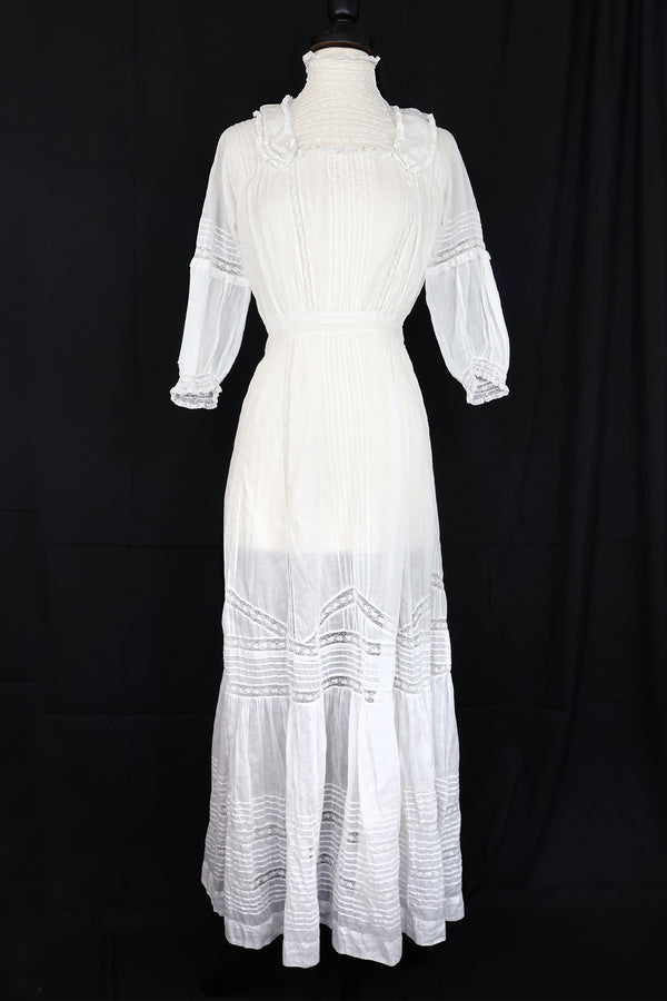 Antique 1912 Graduation Gown with Lace 'Epaulets' - Sz 0/2