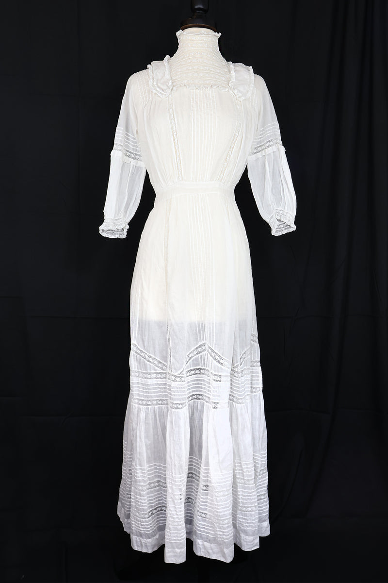 Antique 1912 Graduation Gown with Lace 'Epaulets' - Sz 0/2