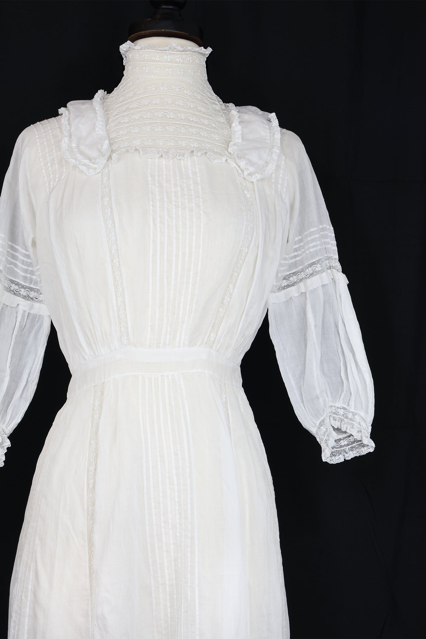 Antique 1912 Graduation Gown with Lace 'Epaulets' - Sz 0/2 Antique 1912 Graduation Gown with Lace 'Epaulets' - Sz 0/2