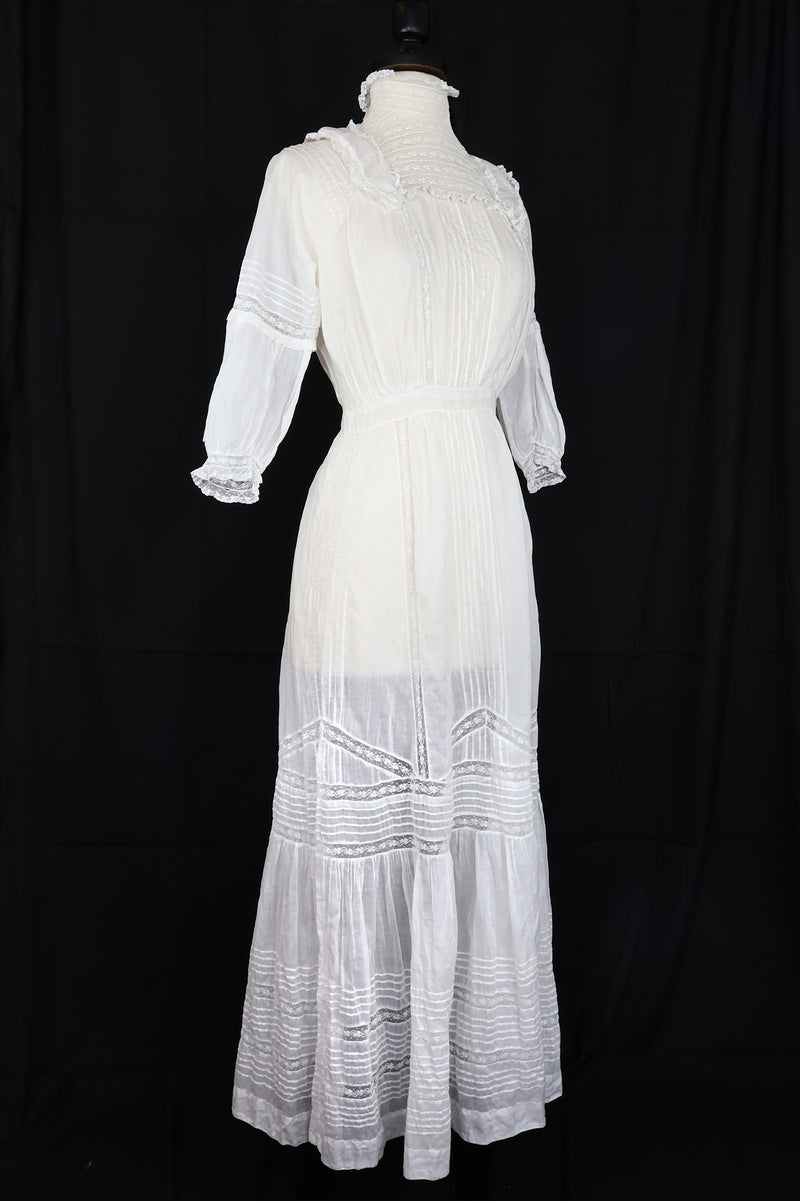 Antique 1912 Graduation Gown with Lace 'Epaulets' - Sz 0/2