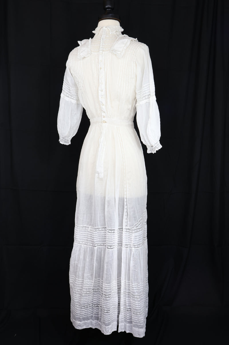 Antique 1912 Graduation Gown with Lace 'Epaulets' - Sz 0/2