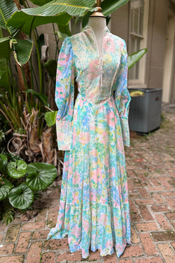 70's vintage dresses Vintage 1970s Gunne Style Floral Maxi Dress