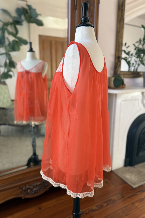 Wow! Vintage 1950s/60s Babydoll Gown - Size S/M